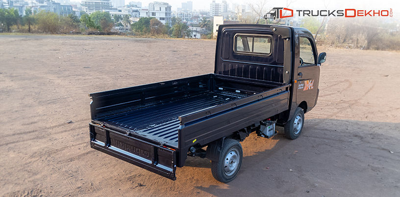 Mahindra Supro Excel Diesel model comes with a 900 kg payload capacity. Check out the image of the load body 