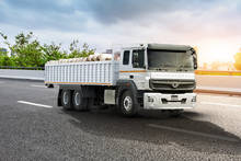 BharatBenz 2823R